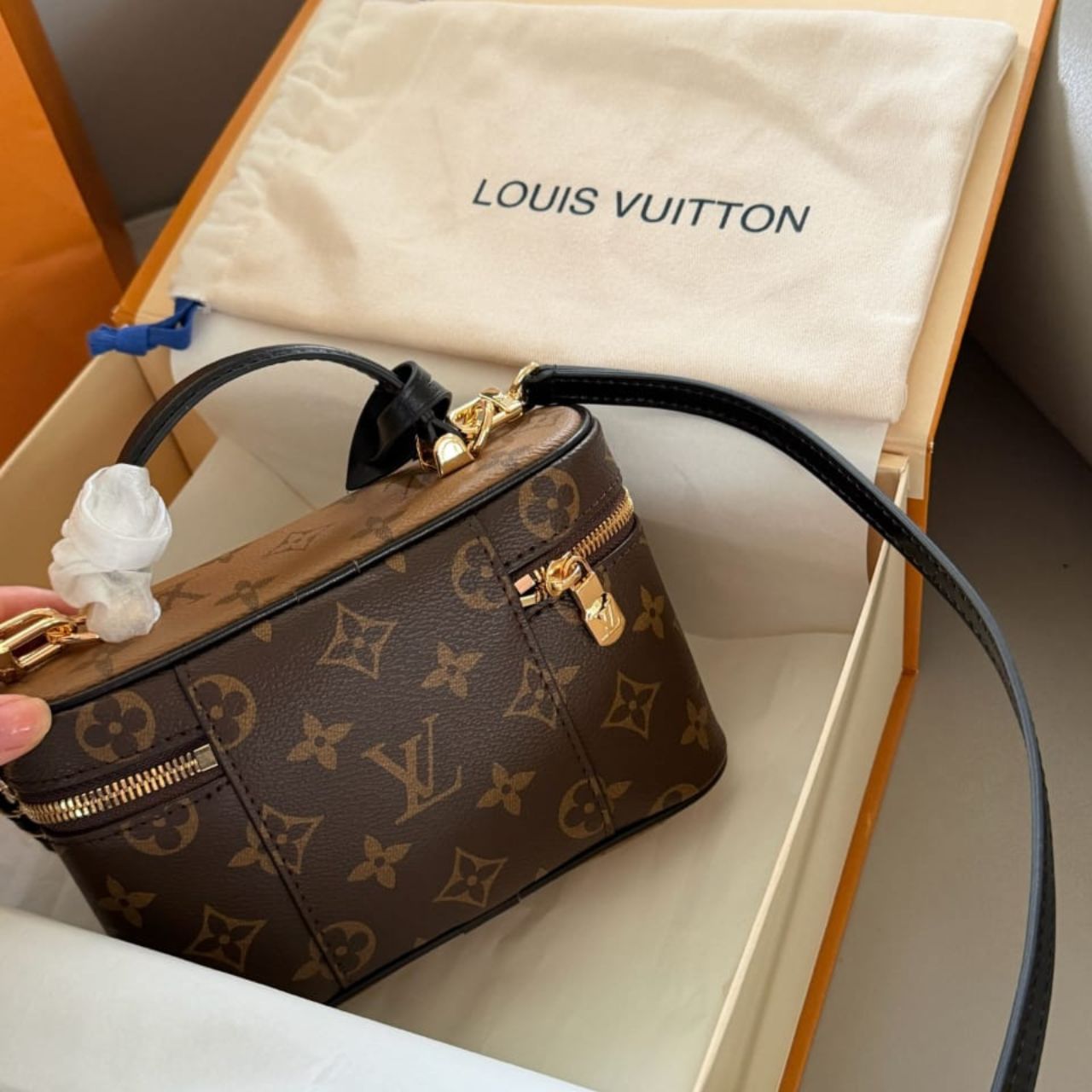 Louis Vuitton Vanity Chain Pouch Monogram 19cm M47125 - Image 5