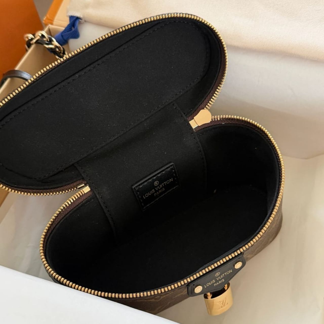 Louis Vuitton Vanity Chain Pouch Monogram 19cm M47125 - Image 4