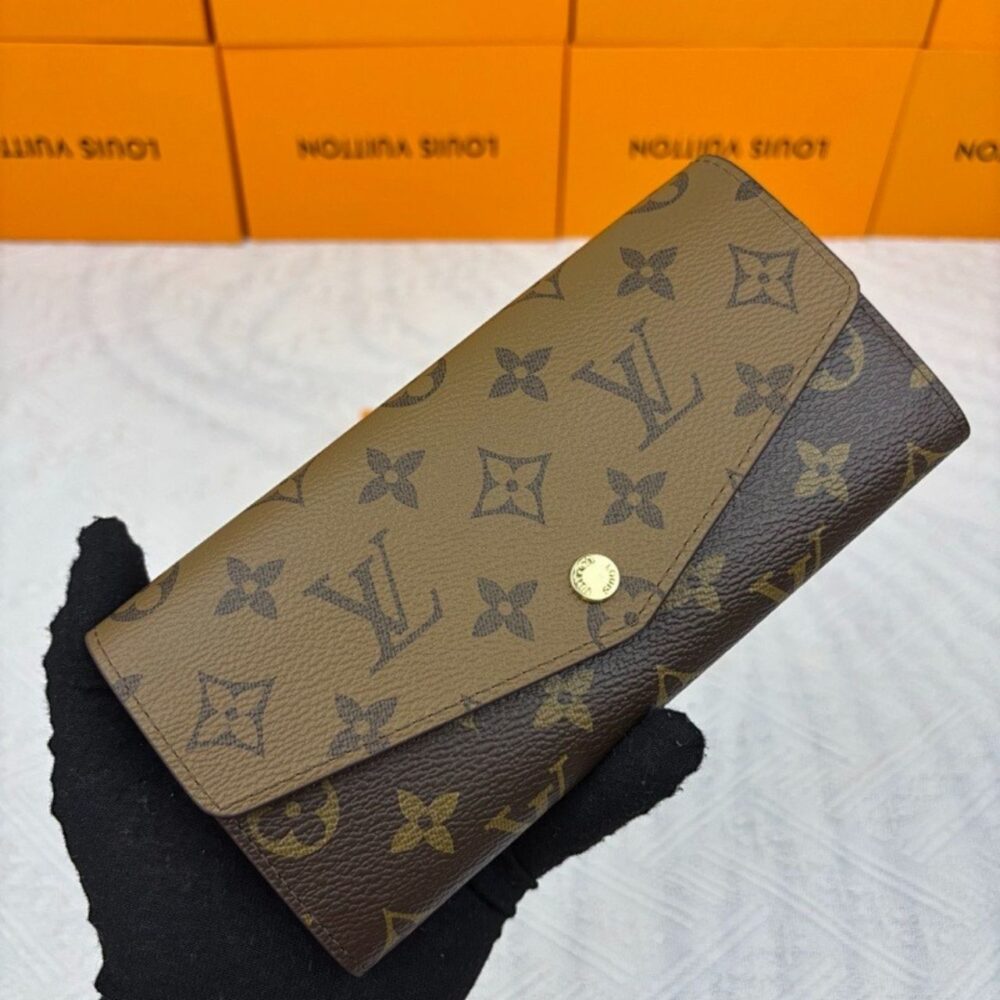 Alternative view of Louis Vuitton Sarah Wallet Monogram 19cm