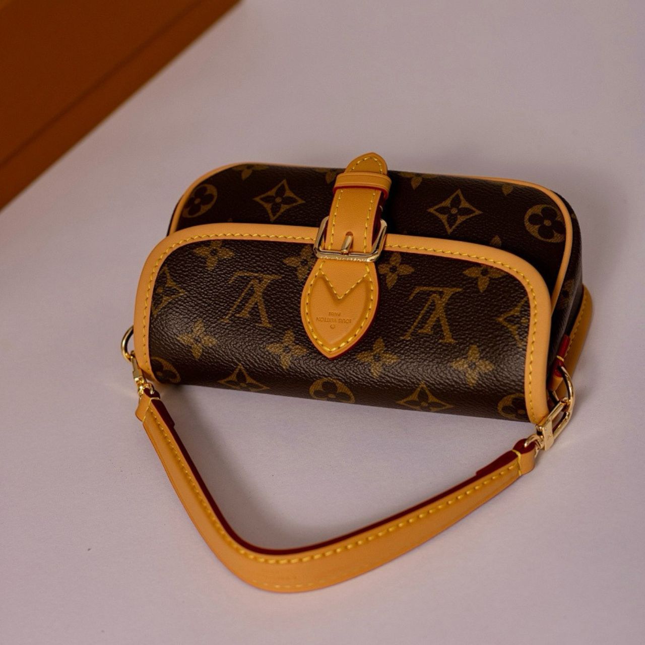 Louis Vuitton Nano Diane Monogram 19cm M83298 - Image 4