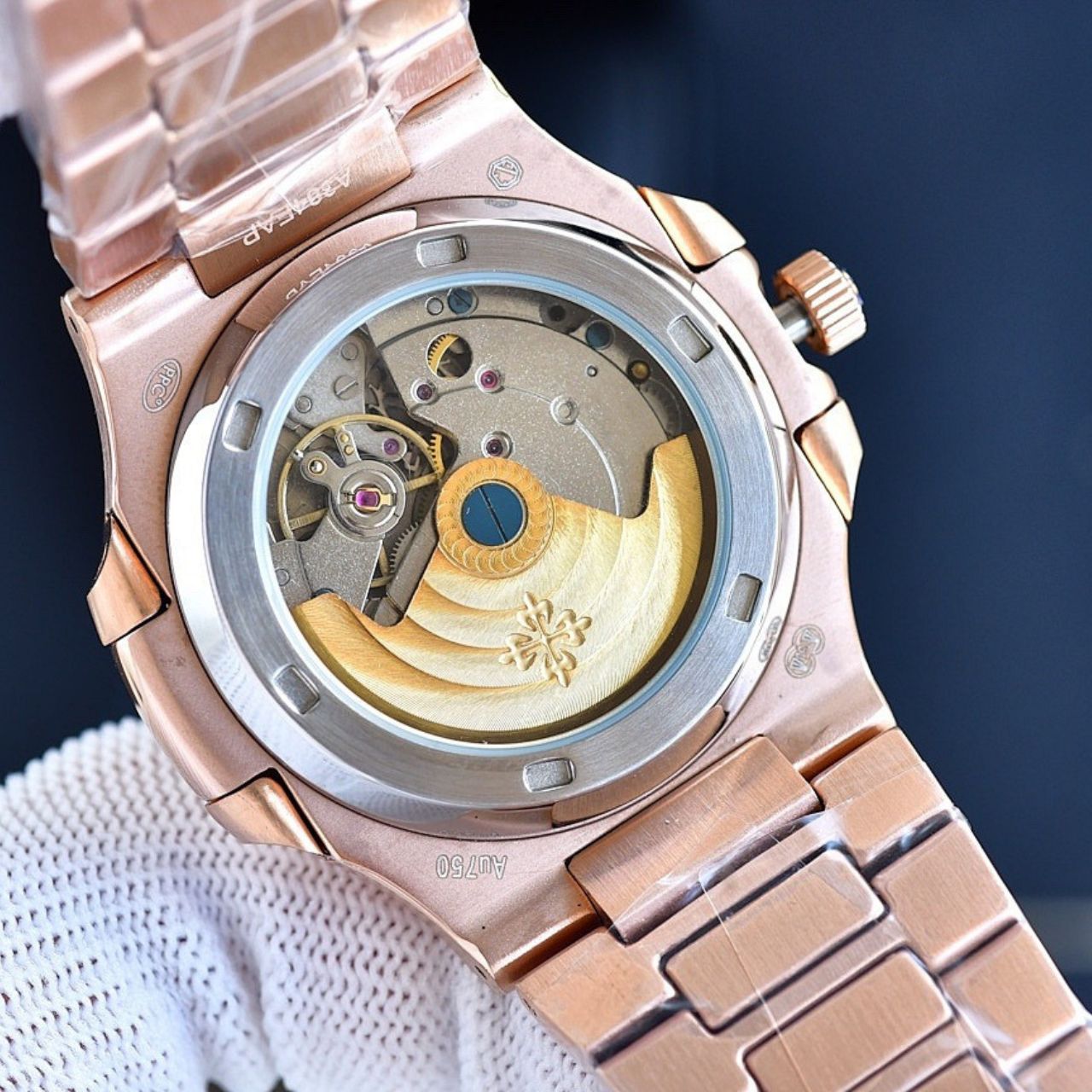 Patek Philippe Nautilus Ruby Bezel White Dial 40mm 5723 112R 001 - Image 4