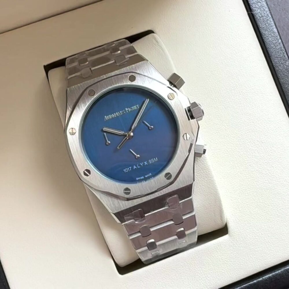 Alternative view of Audemars Piguet Royal Oak Blue Dial 41mm