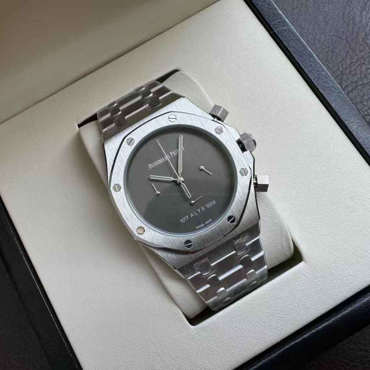 Audemars Piguet Royal Oak Blue Dial 41mm - Image 5