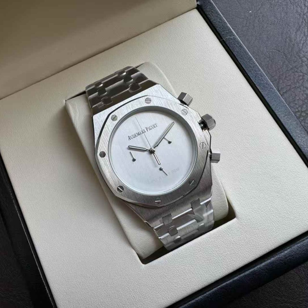 Audemars Piguet Royal Oak Blue Dial 41mm - Image 6