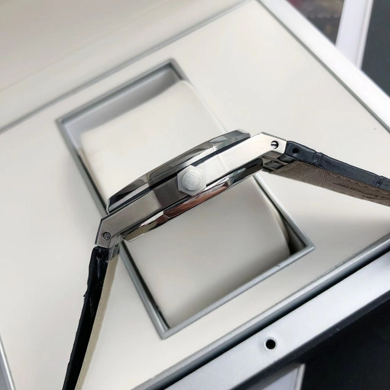 Audemars Piguet Royal Oak 15400 Blue Dial Leather Strap 41mm - Image 3