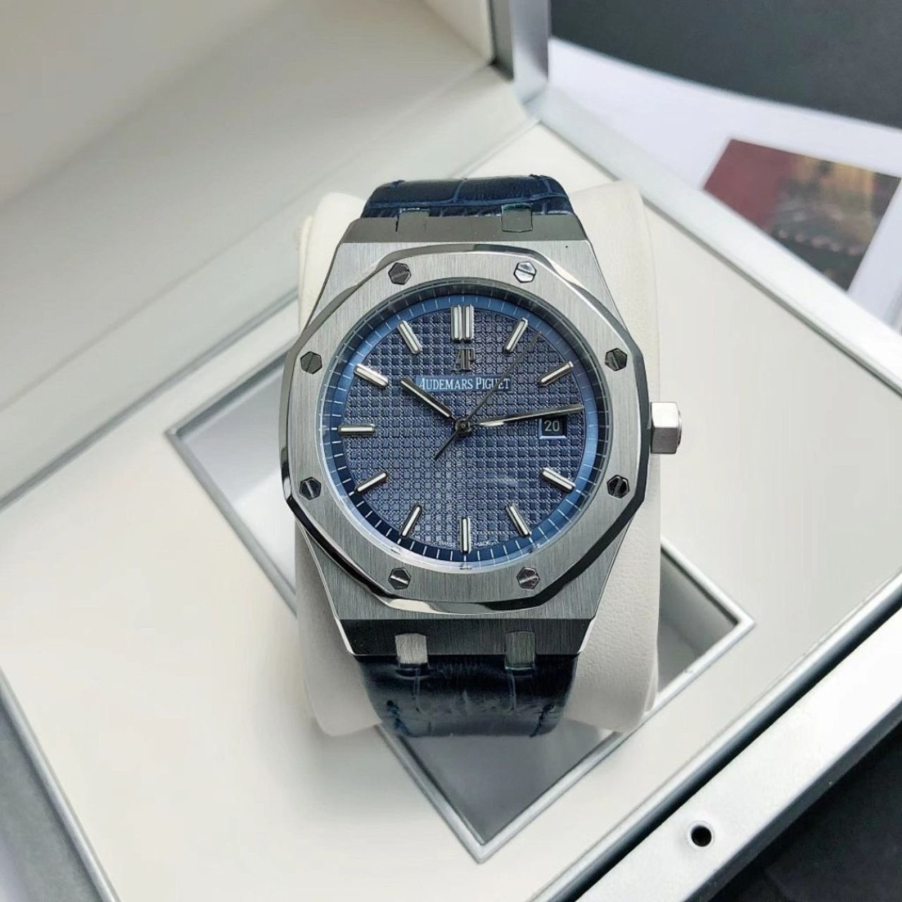 Audemars Piguet Royal Oak 15400 Blue Dial Leather Strap 41mm - Image 6