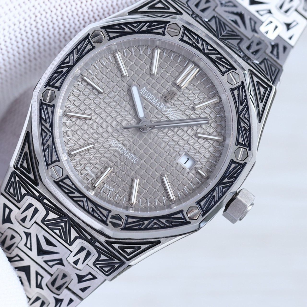 Audemars Piguet Royal Oak Engraved Edition 41mm - Image 2