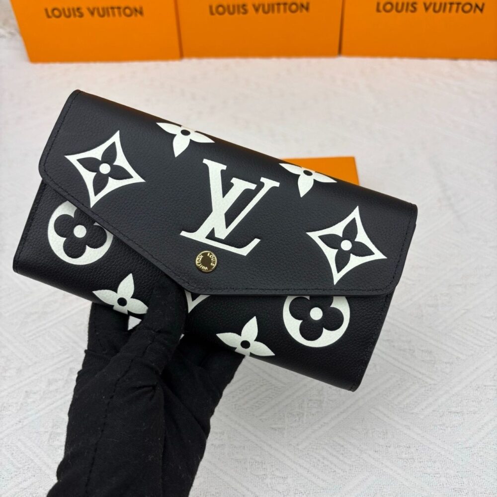 Alternative view of Louis Vuitton Emilie Wallet Black 19cm M83138