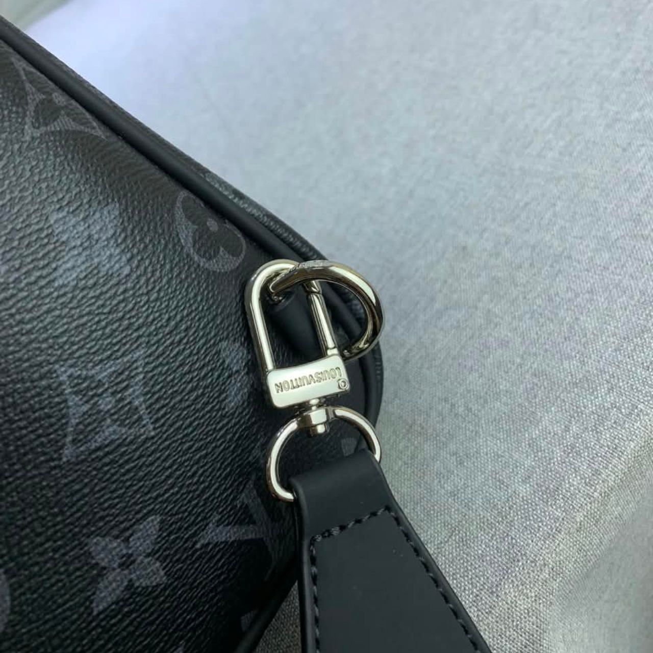Louis Vuitton Avenue Slingbag PM Monogram Eclipse 31cm M47137 - Image 7