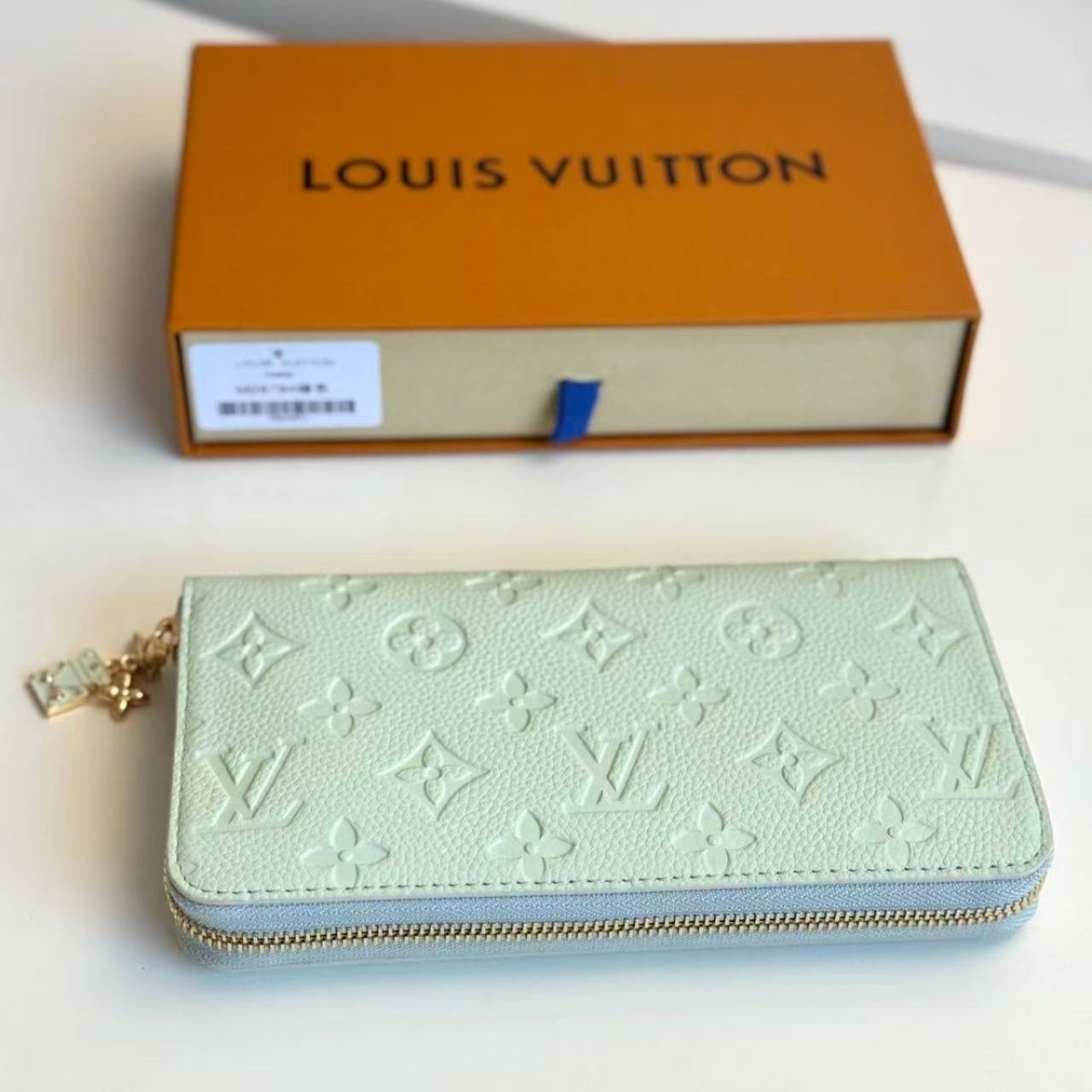 Prestige Edition - Louis Vuitton Zippy Wallet Apple Green 19.5cm - Image 4