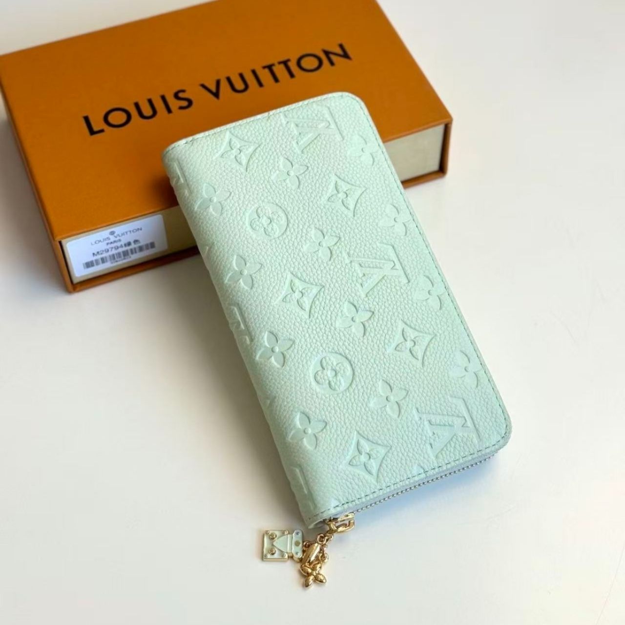Prestige Edition - Louis Vuitton Zippy Wallet Apple Green 19.5cm - Image 3
