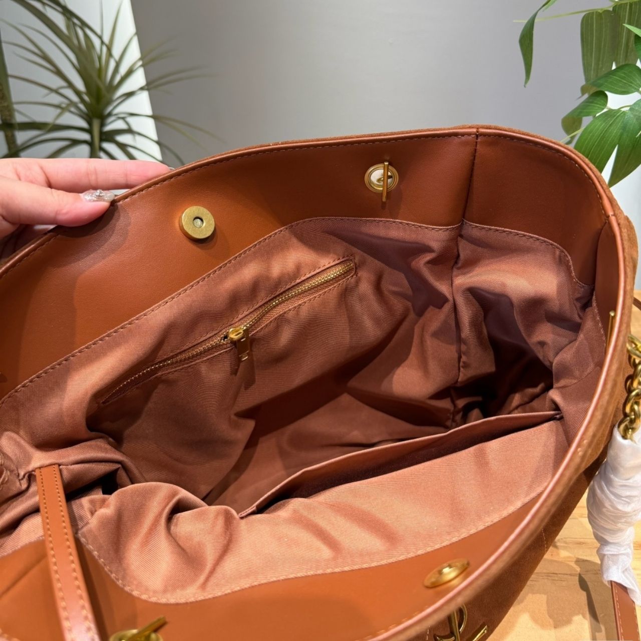 Saint Laurent Jamie Shopping In Suede Caramel Cognac 33cm 8098241U8P72916 - Image 10