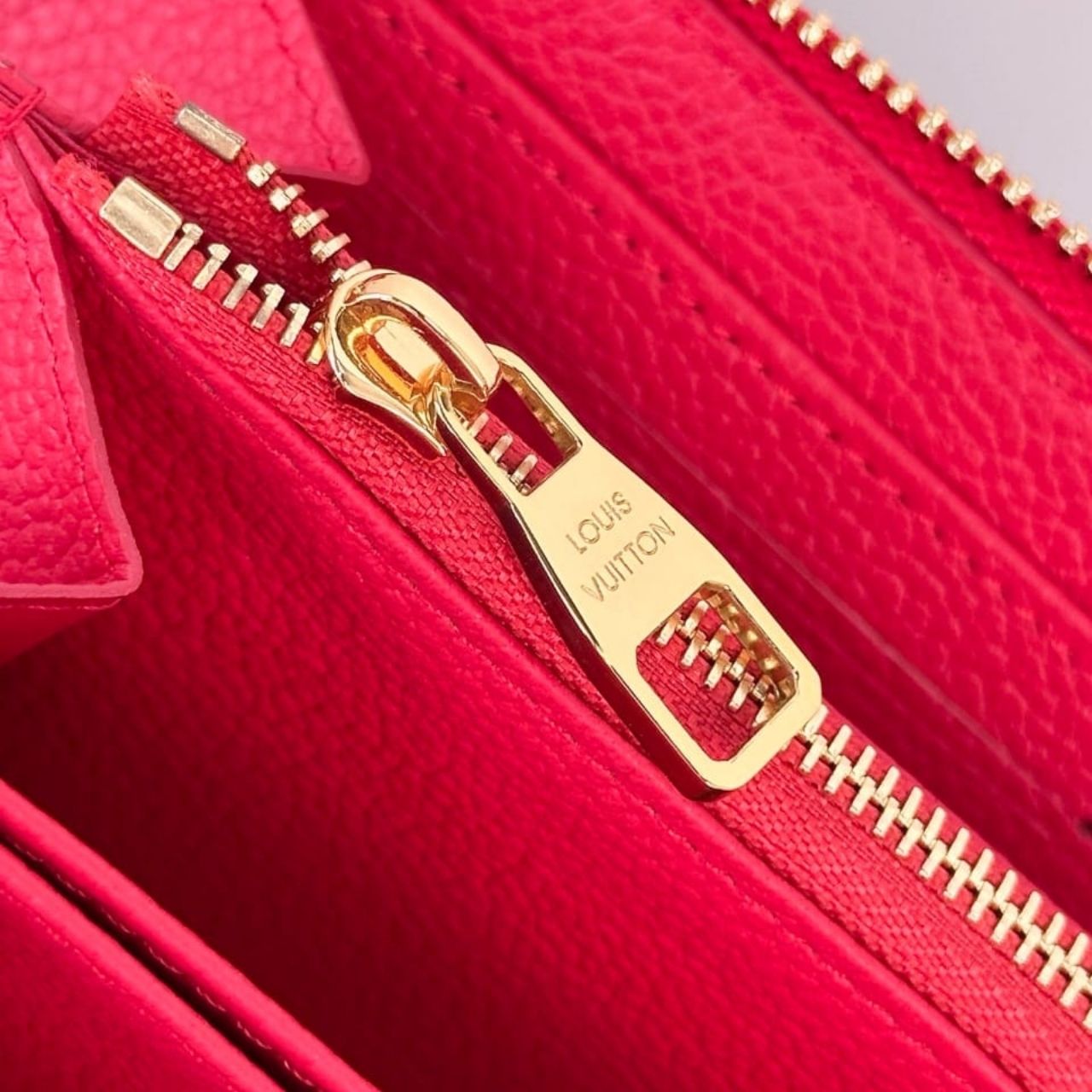 Prestige Edition - Louis Vuitton Zippy Wallet Red 19.5cm - Image 8