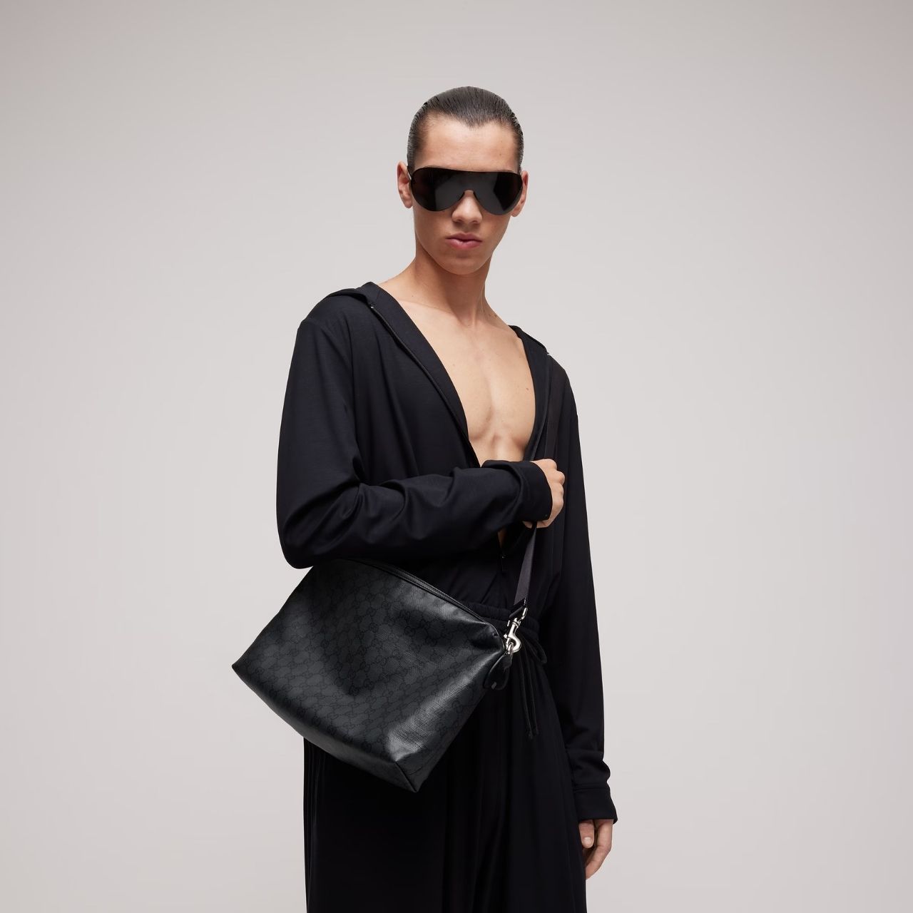 Prestige Edition – Gucci Essence Classic Medium Crossbody Bag Black 33cm - Image 2
