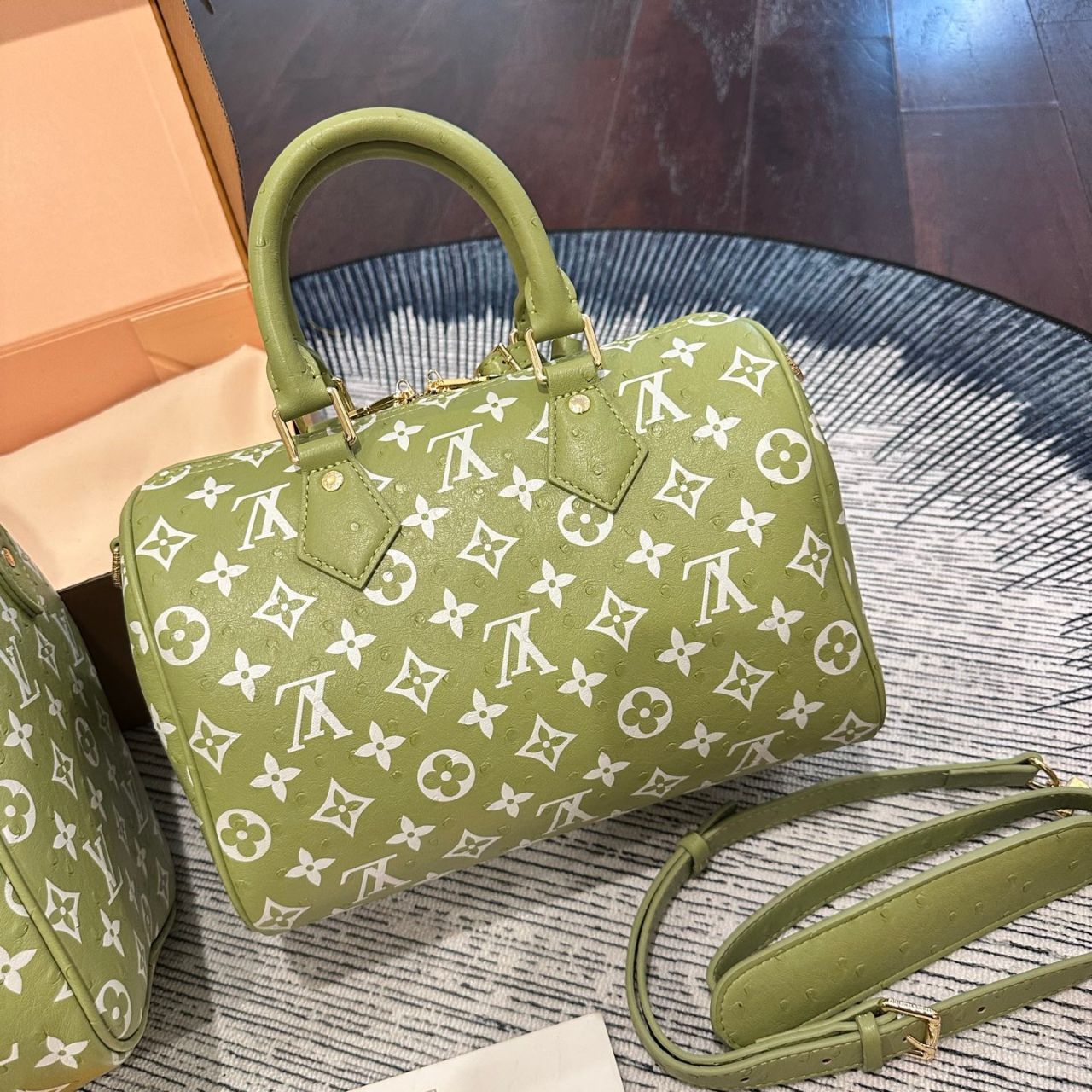 Louis Vuitton Speedy Bandouliere 30 Monogram Green 30cm - Image 4