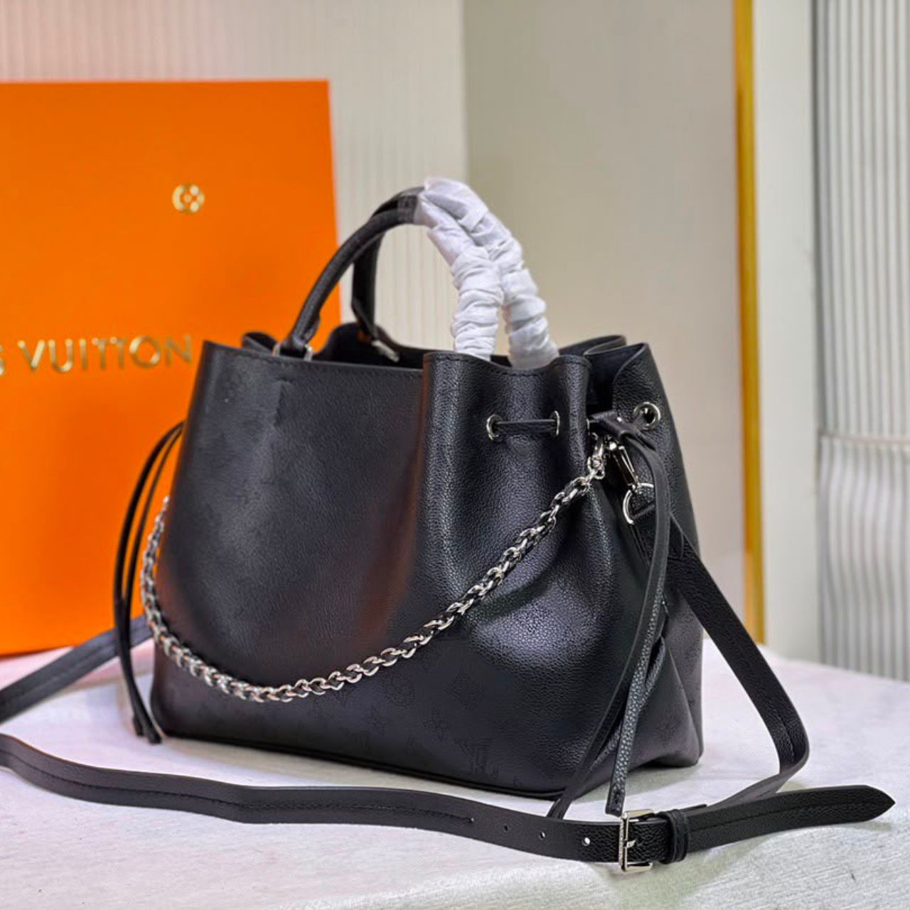 Louis Vuitton Bella Tote Bag Black 32cm M59200 - Image 4