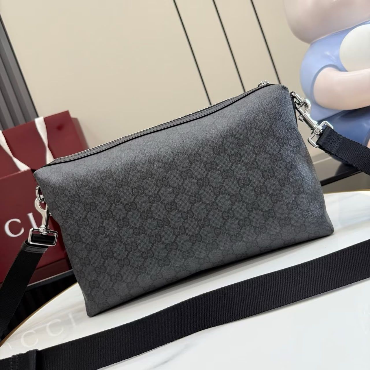 Prestige Edition – Gucci Essence Classic Medium Crossbody Bag Black 33cm - Image 4