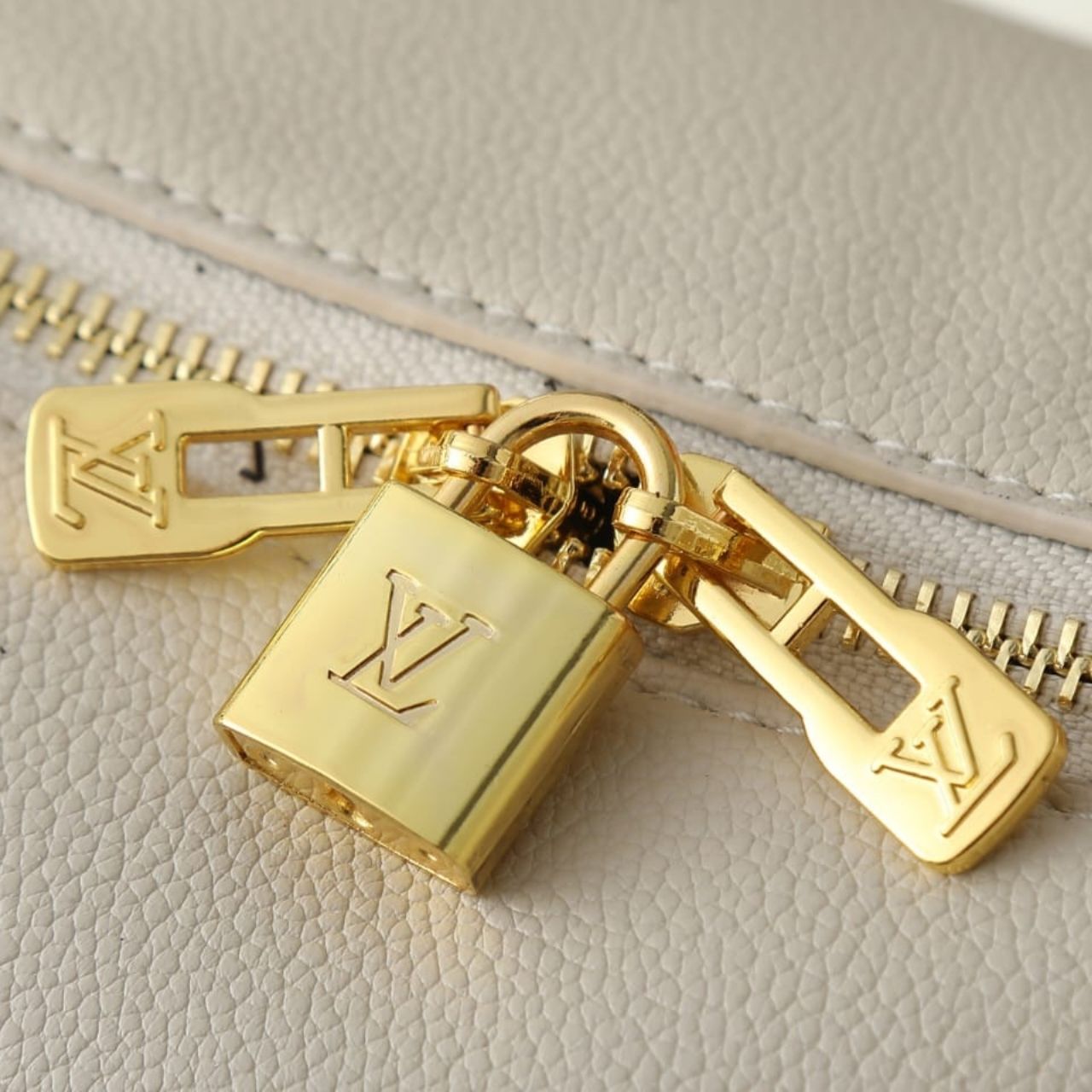 Louis Vuitton Express PM Vanille 26cm M29392 - Image 10