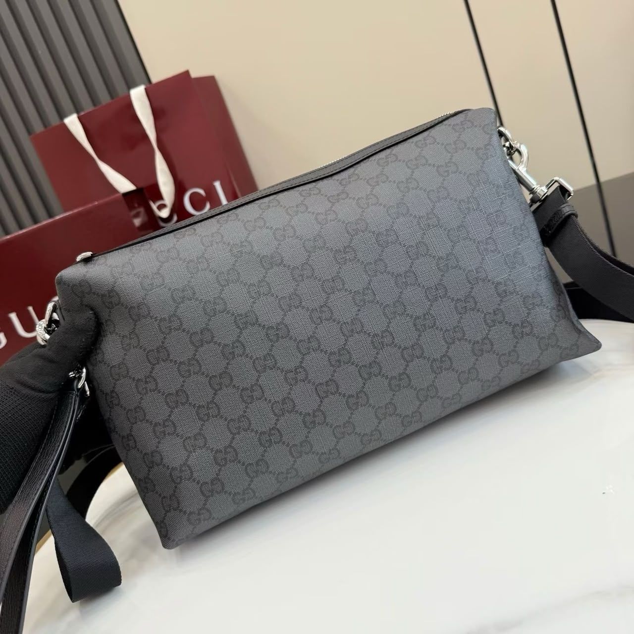 Prestige Edition – Gucci Essence Classic Medium Crossbody Bag Black 33cm - Image 3