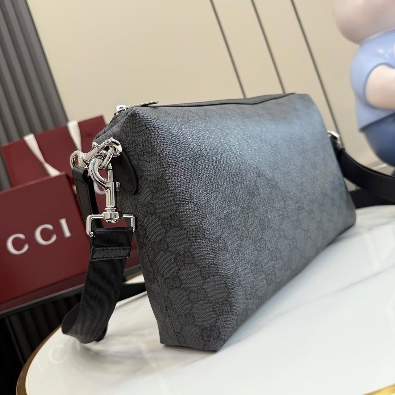 Prestige Edition – Gucci Essence Classic Medium Crossbody Bag Black 33cm - Image 5