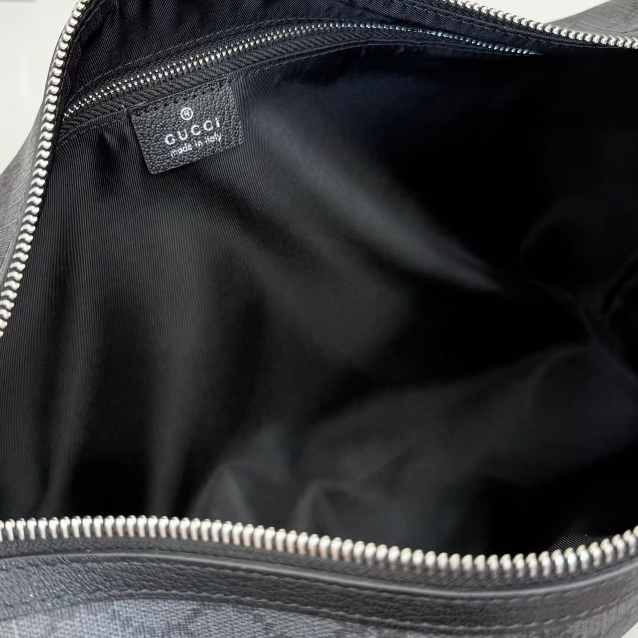 Prestige Edition – Gucci Essence Classic Medium Crossbody Bag Black 33cm - Image 9