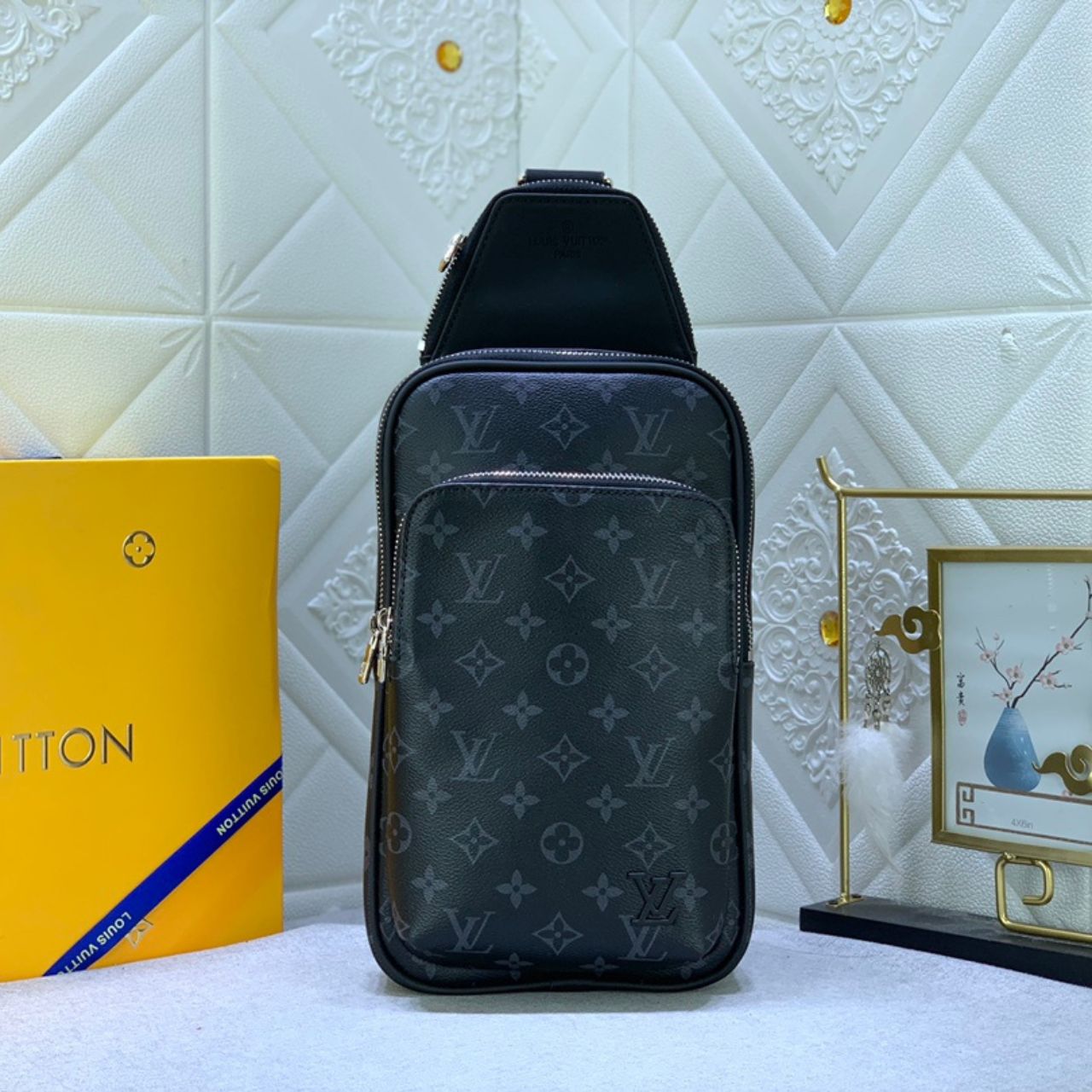 Louis Vuitton Avenue Slingbag PM Monogram Eclipse 31cm M47137 - Image 3