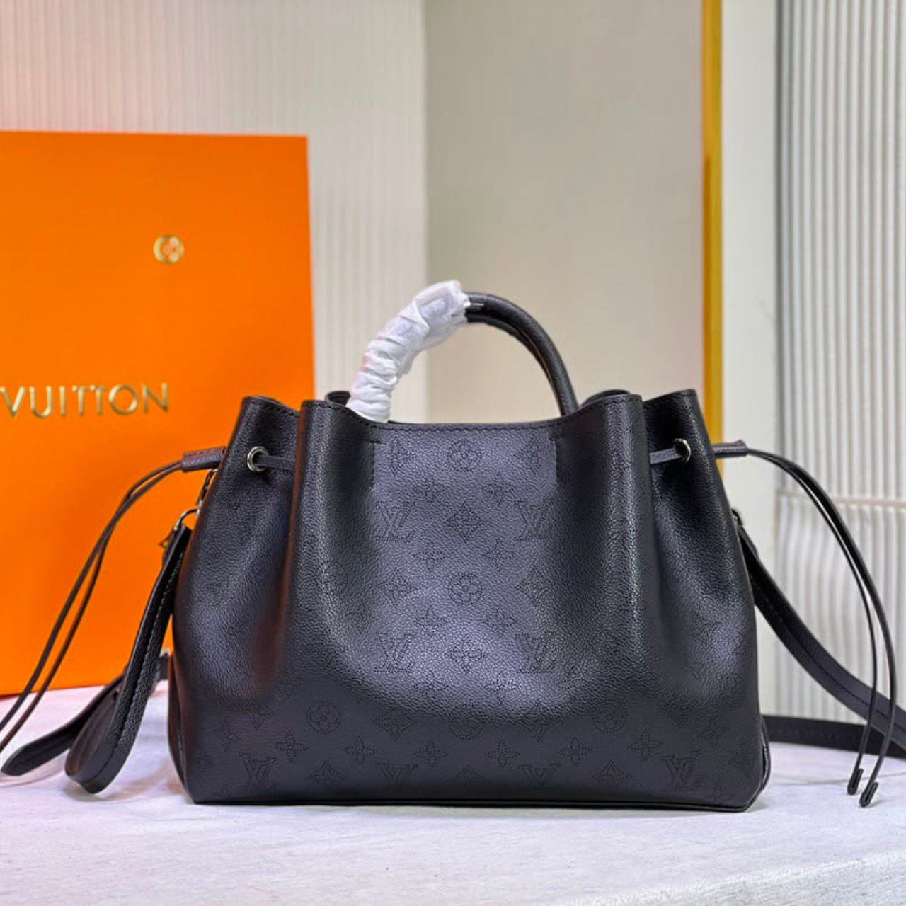 Louis Vuitton Bella Tote Bag Black 32cm M59200 - Image 6