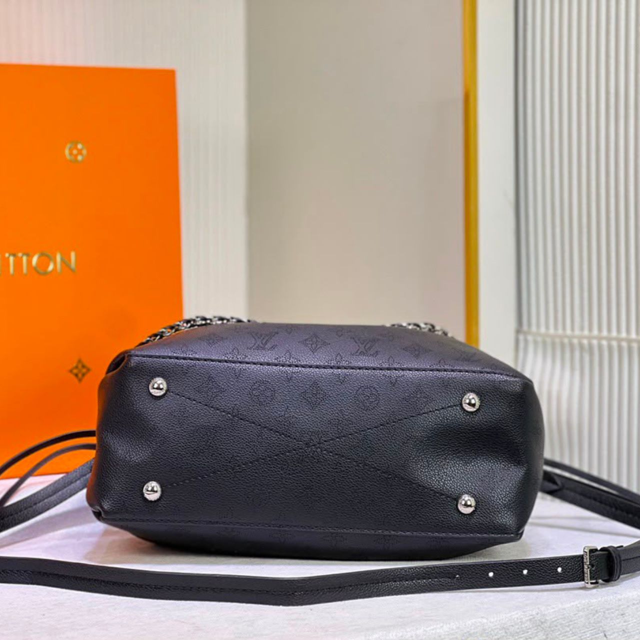 Louis Vuitton Bella Tote Bag Black 32cm M59200 - Image 7
