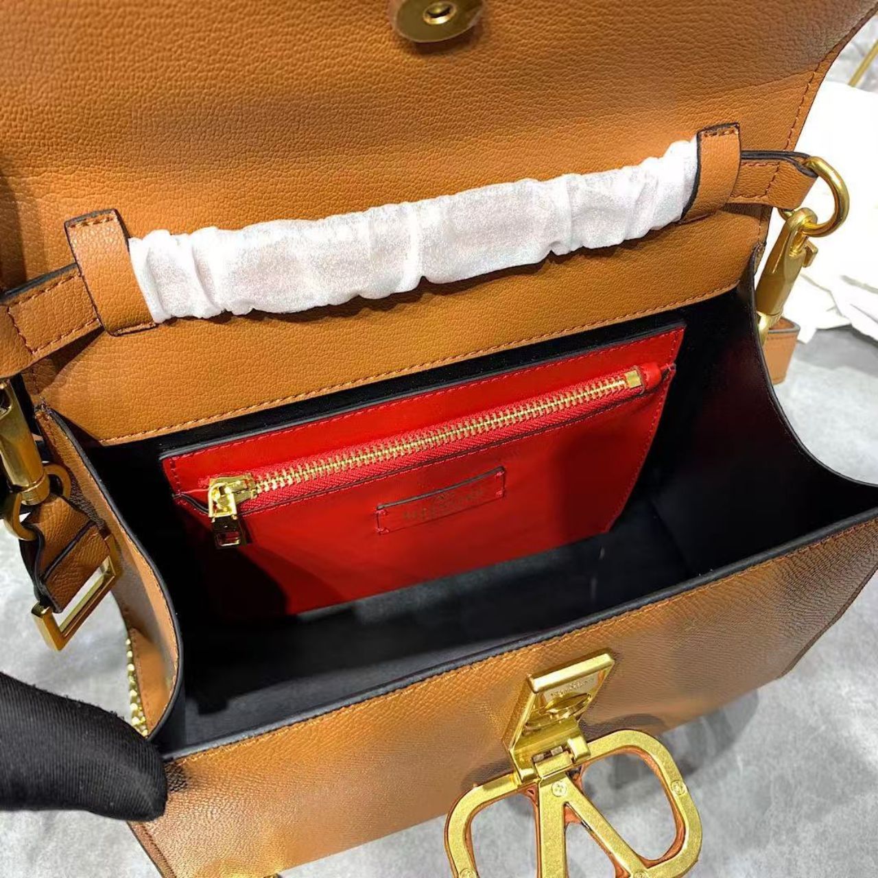 Valentino Garavani Vsling Small Handbag In Grainy Calfskin 25cm - Image 8