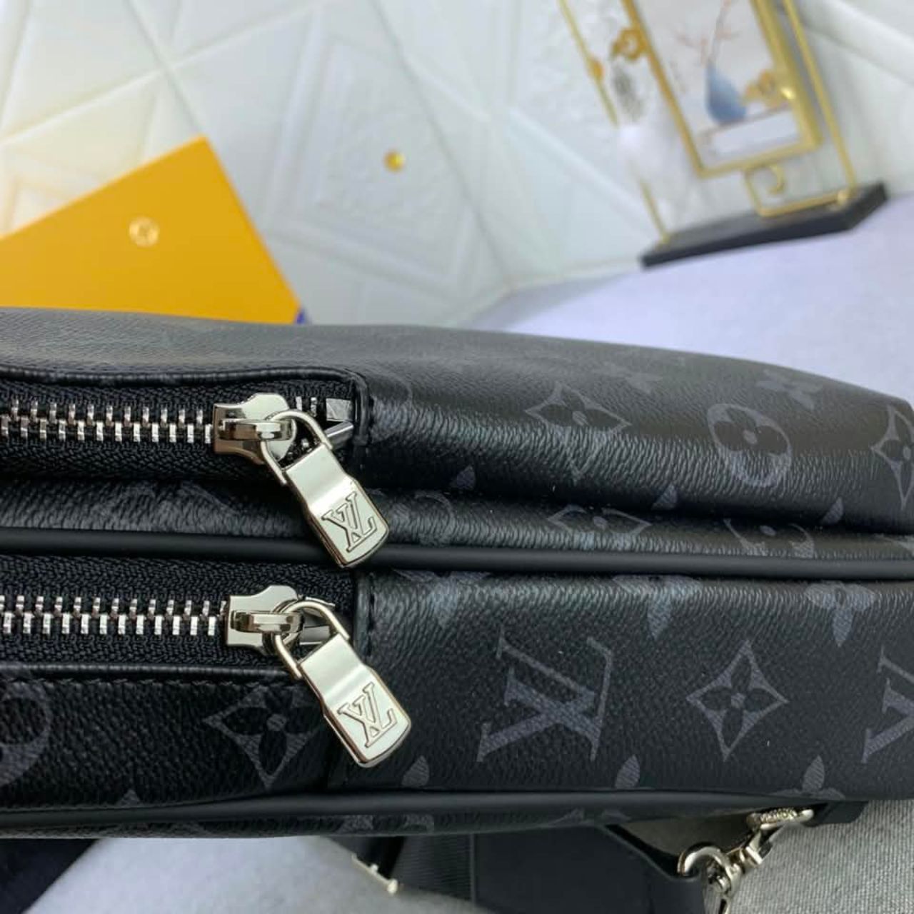 Louis Vuitton Avenue Slingbag PM Monogram Eclipse 31cm M47137 - Image 9