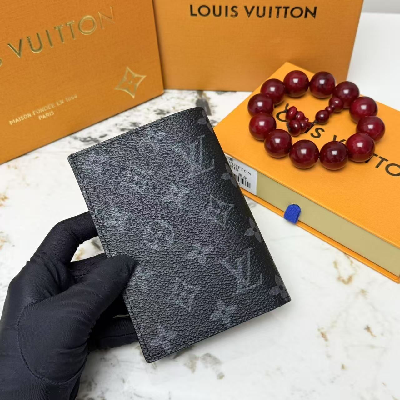 Louis Vuitton Passport Cover Monogram Eclipse 14cm M64501 - Image 4