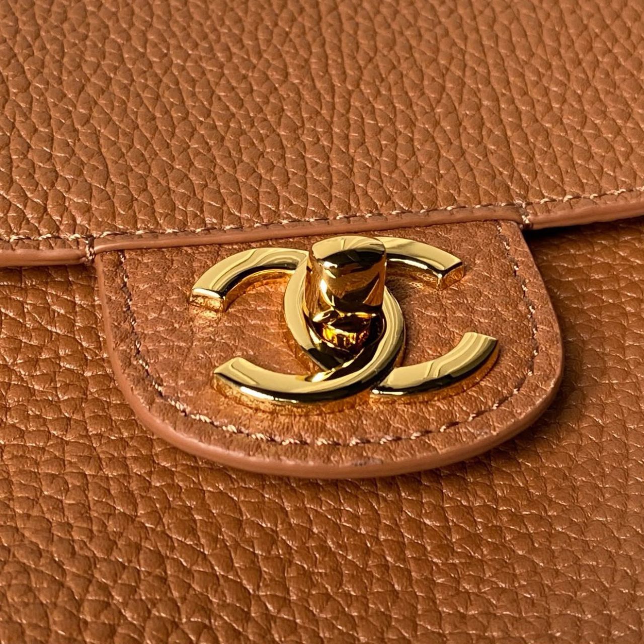 Chanel Metiers Dart 2026 Maxi Flap Bag Camel 38cm AS6233 B24008 U8390 - Image 8