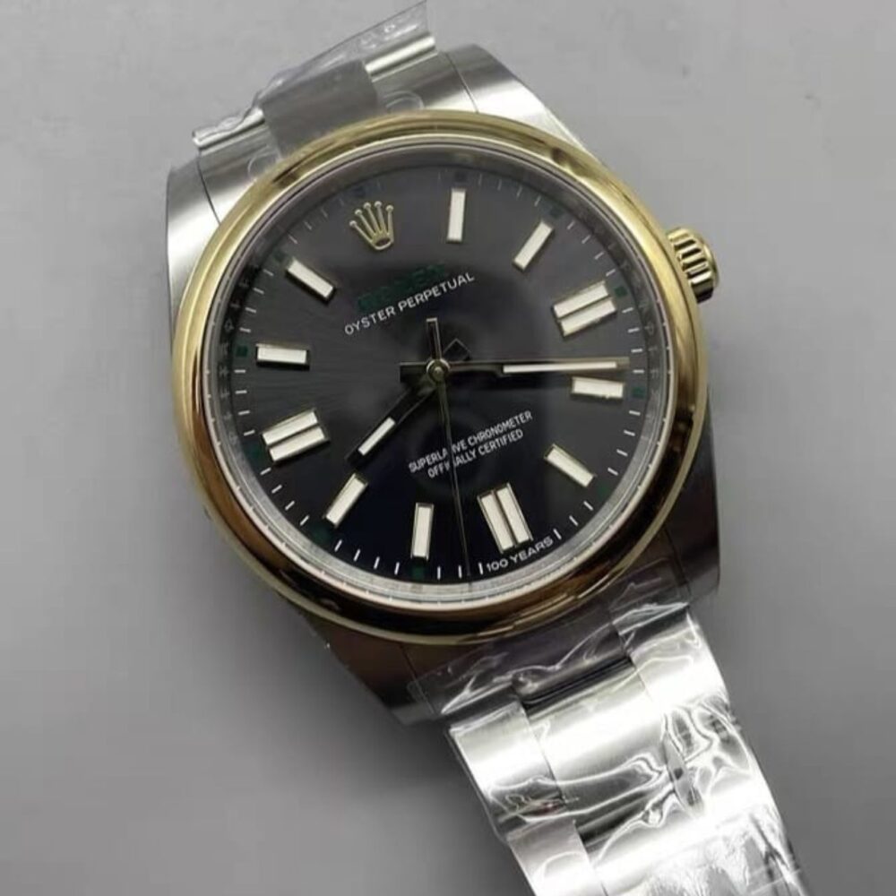 Alternative view of Rolex Oyster Perpetual 41 Gold 41mm 134303