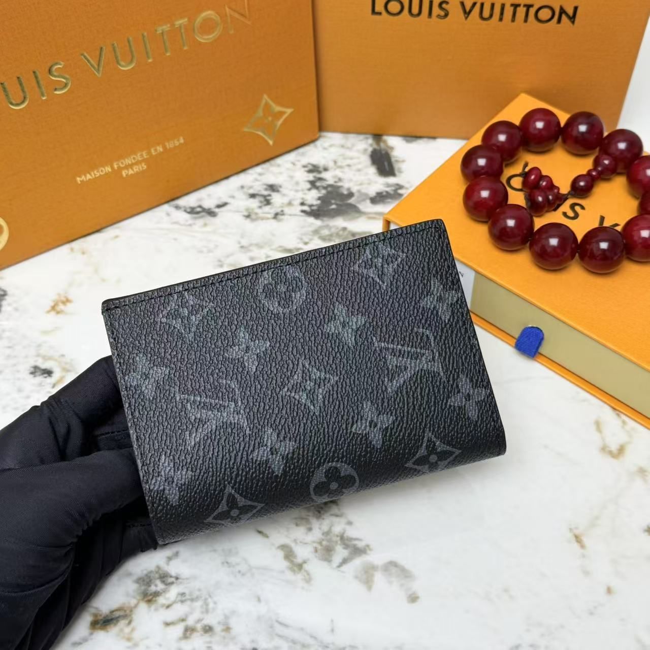 Louis Vuitton Passport Cover Monogram Eclipse 14cm M64501 - Image 3