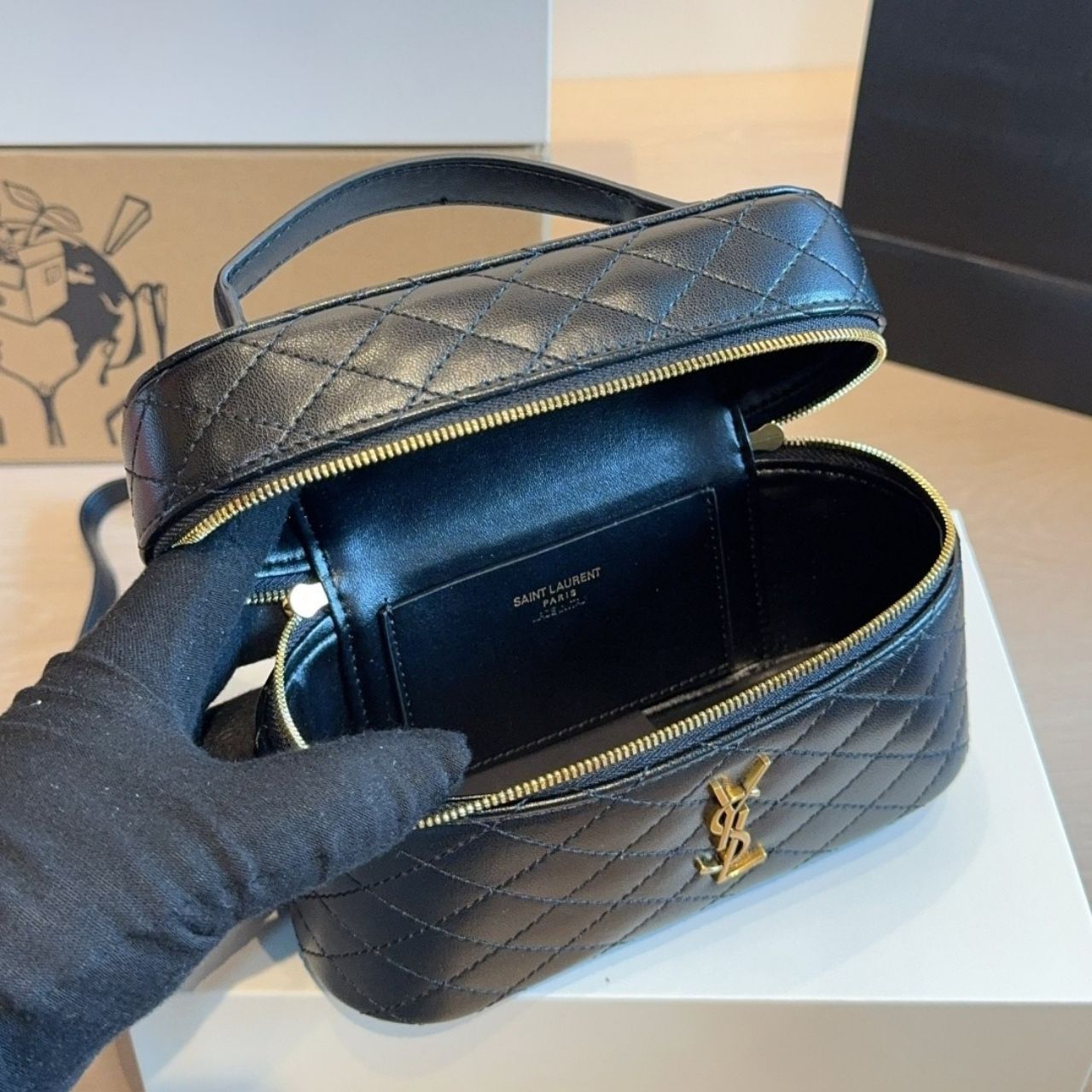 Saint Laurent Gaby Vanity Bag Black 19Cm - Image 7