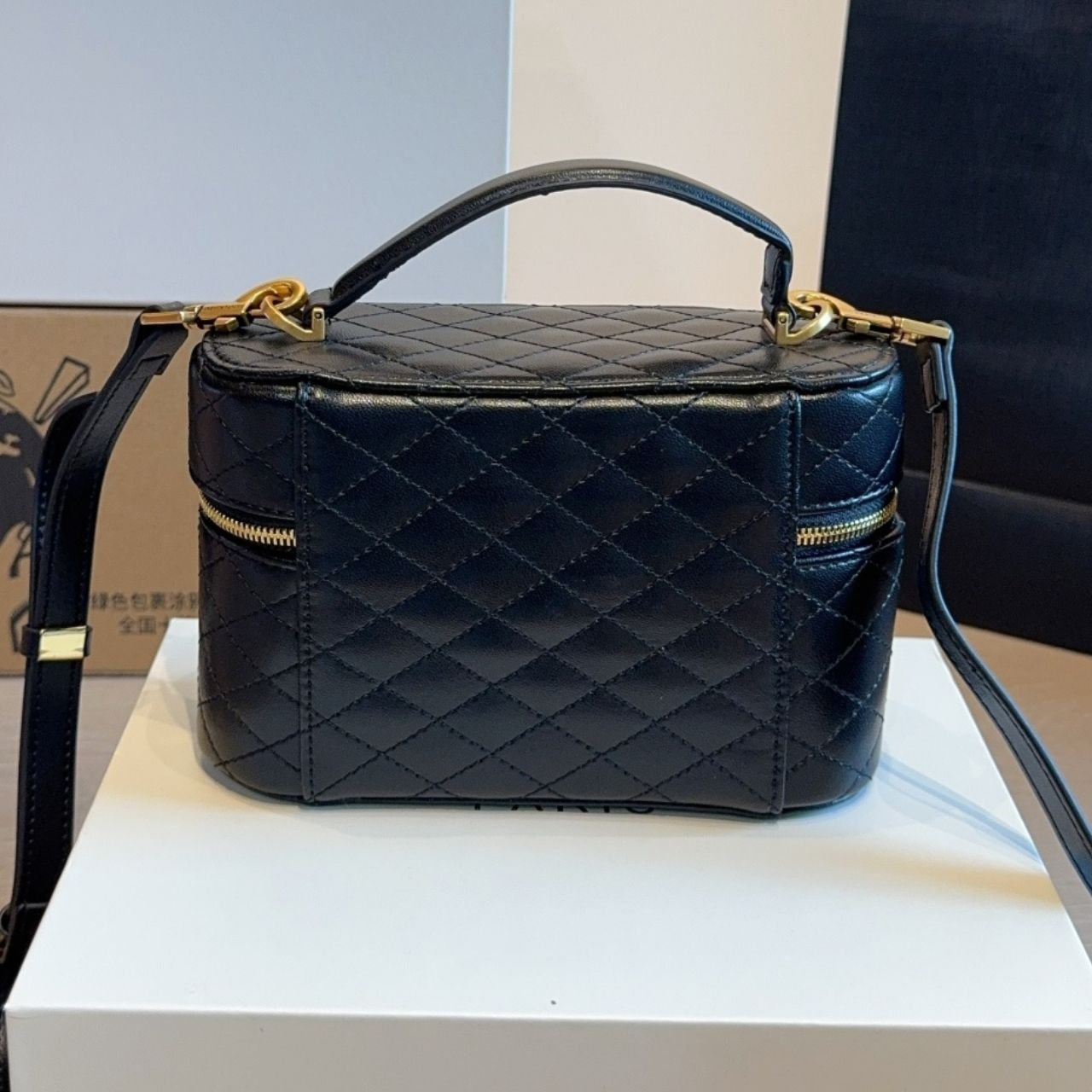 Saint Laurent Gaby Vanity Bag Black 19Cm - Image 5