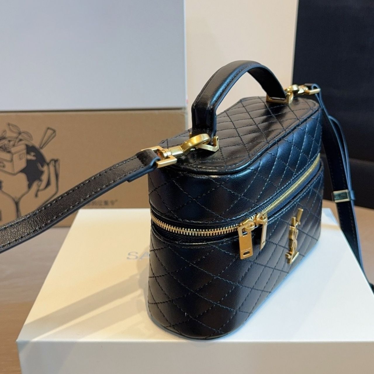 Saint Laurent Gaby Vanity Bag Black 19Cm - Image 4