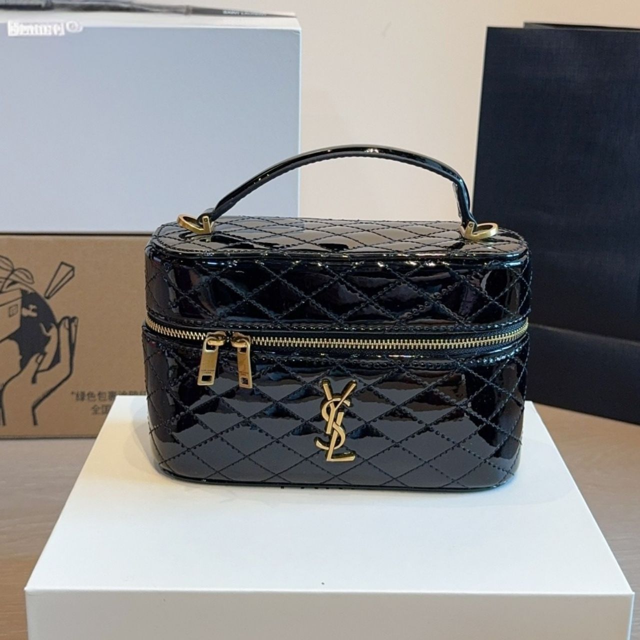 Saint Laurent Gaby Vanity Bag Black 19Cm - Image 3