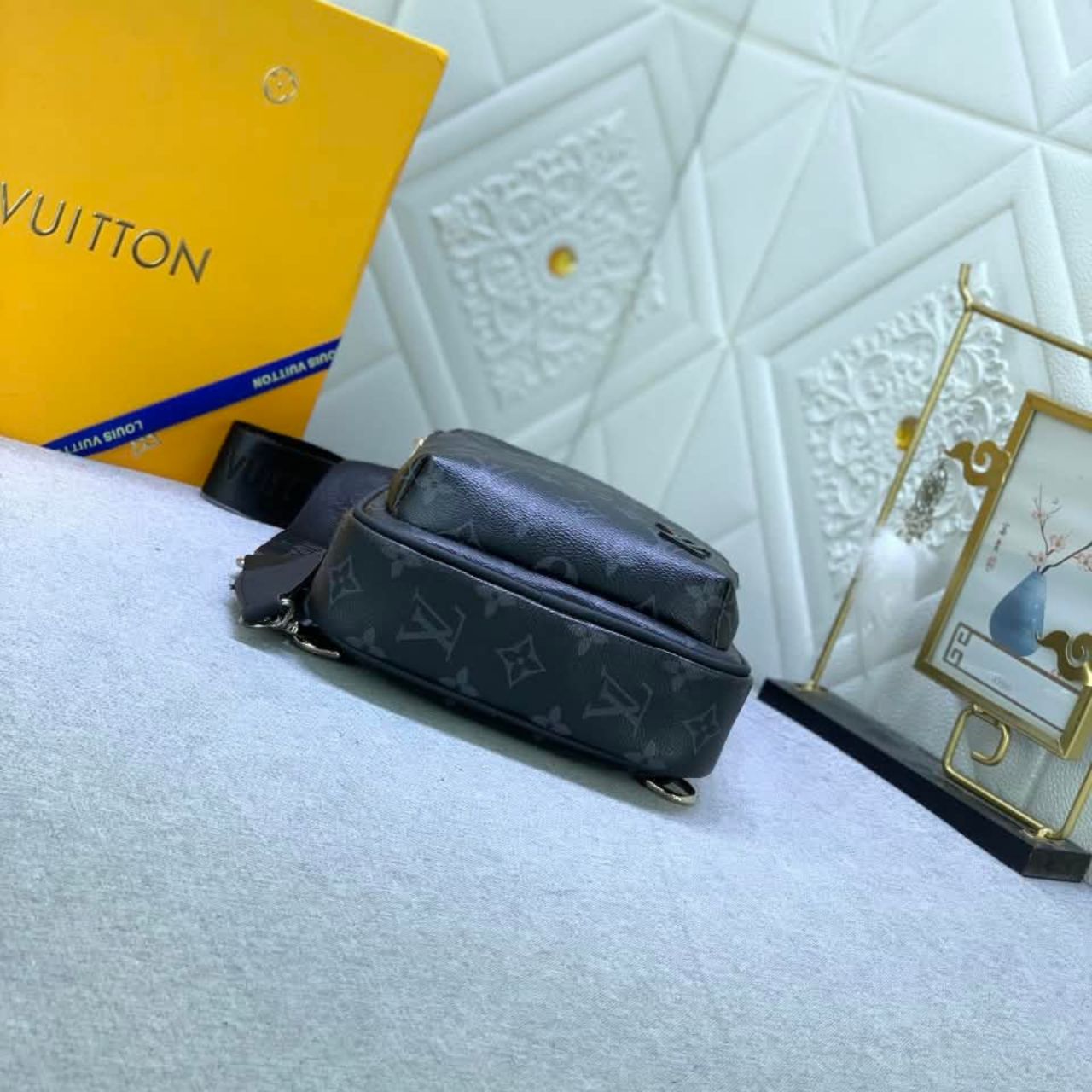 Louis Vuitton Avenue Slingbag PM Monogram Eclipse 31cm M47137 - Image 5