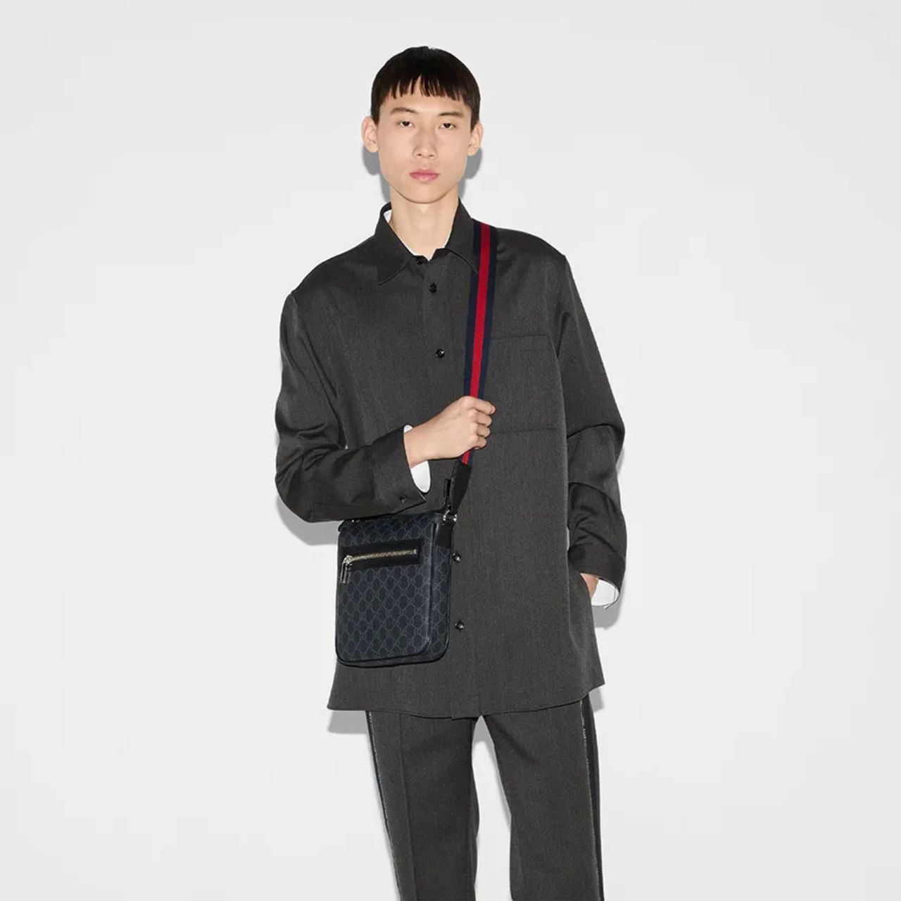 Gucci GG Supreme Messenger Bag Black 23.5Cm - Image 2
