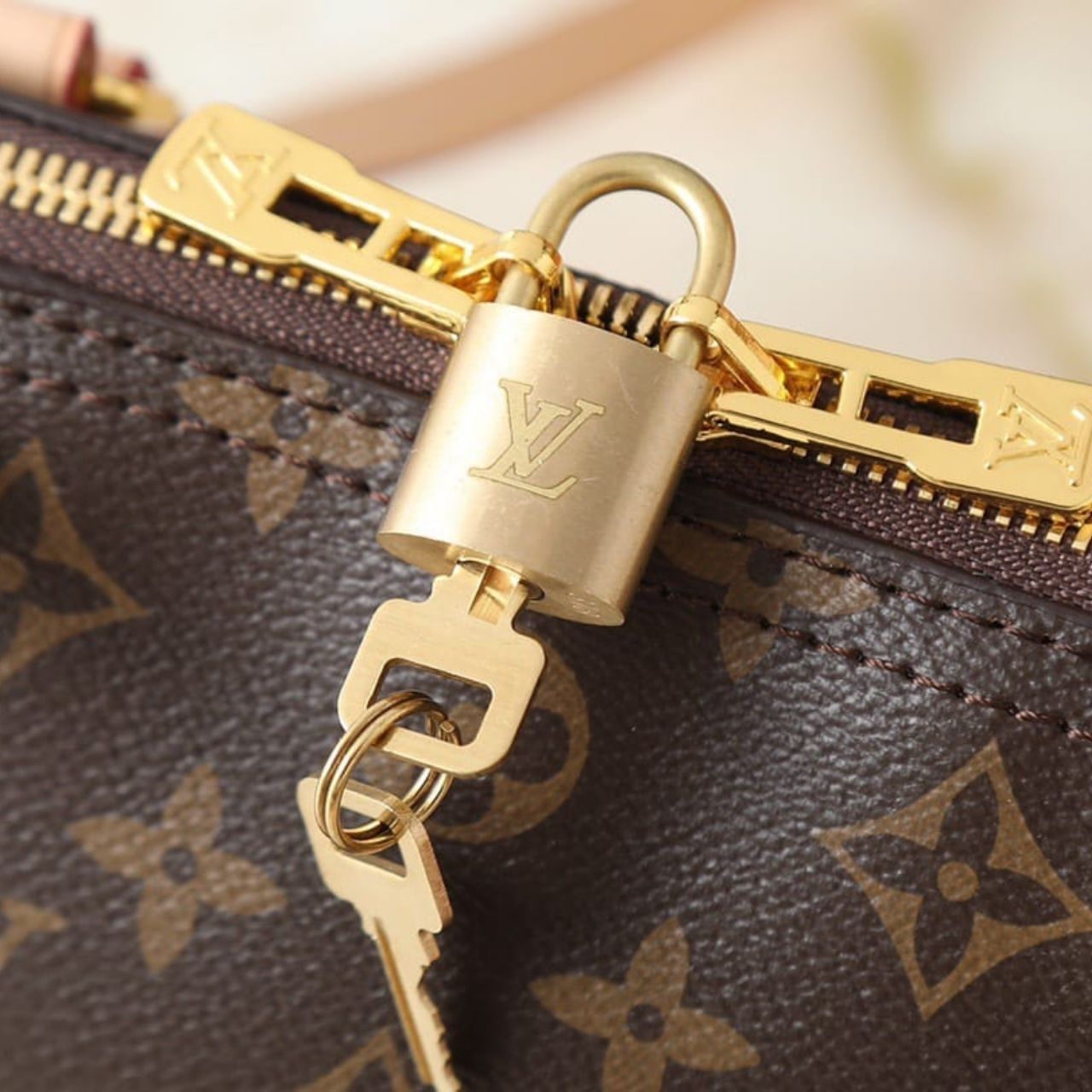 Louis Vuitton Squire East West 29cm M28953 - Image 10