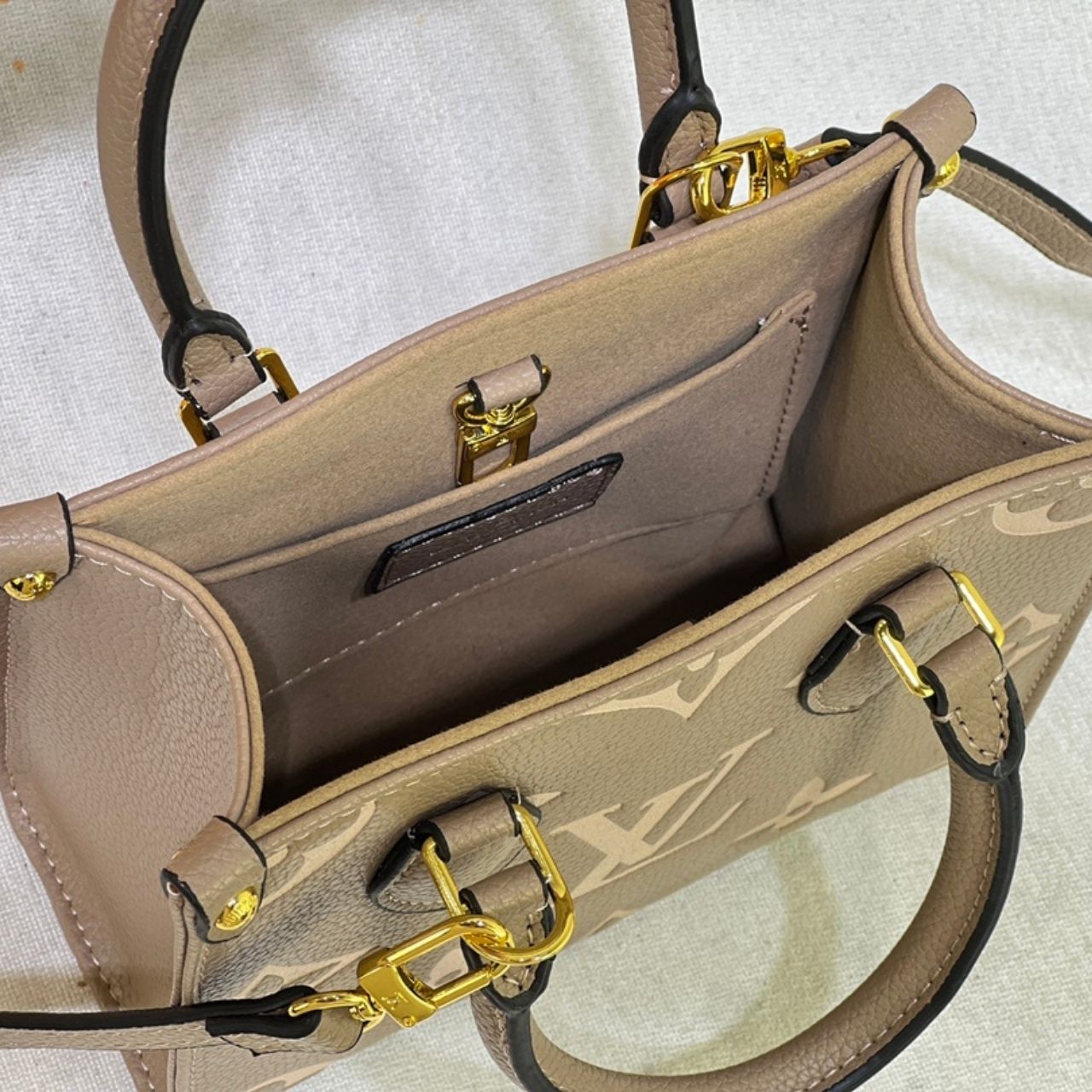 Louis Vuitton OnTheGo PM Monogram Empreinte Tourterelle Beige Cream 18cm M45779 - Image 8