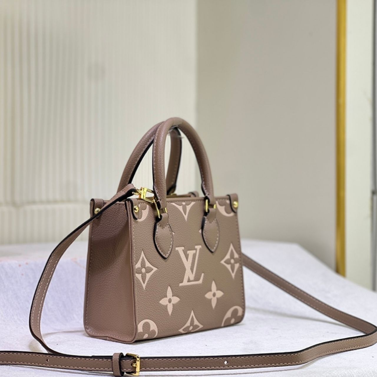 Louis Vuitton OnTheGo PM Monogram Empreinte Tourterelle Beige Cream 18cm M45779 - Image 6