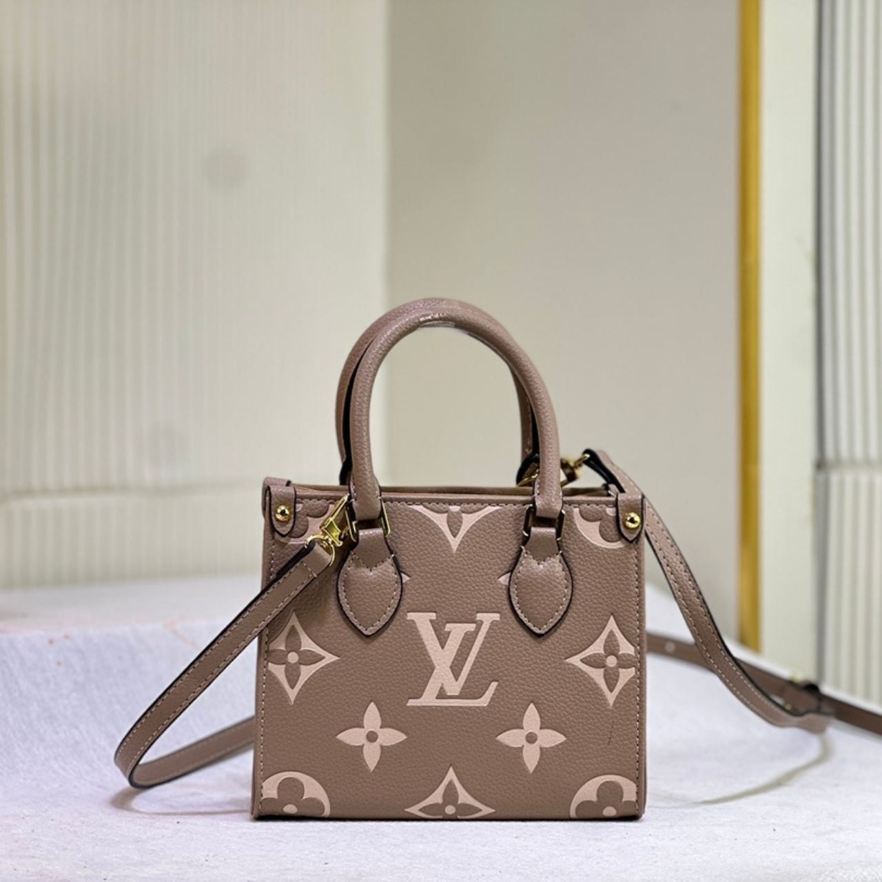 Louis Vuitton OnTheGo PM Monogram Empreinte Tourterelle Beige Cream 18cm M45779 - Image 4