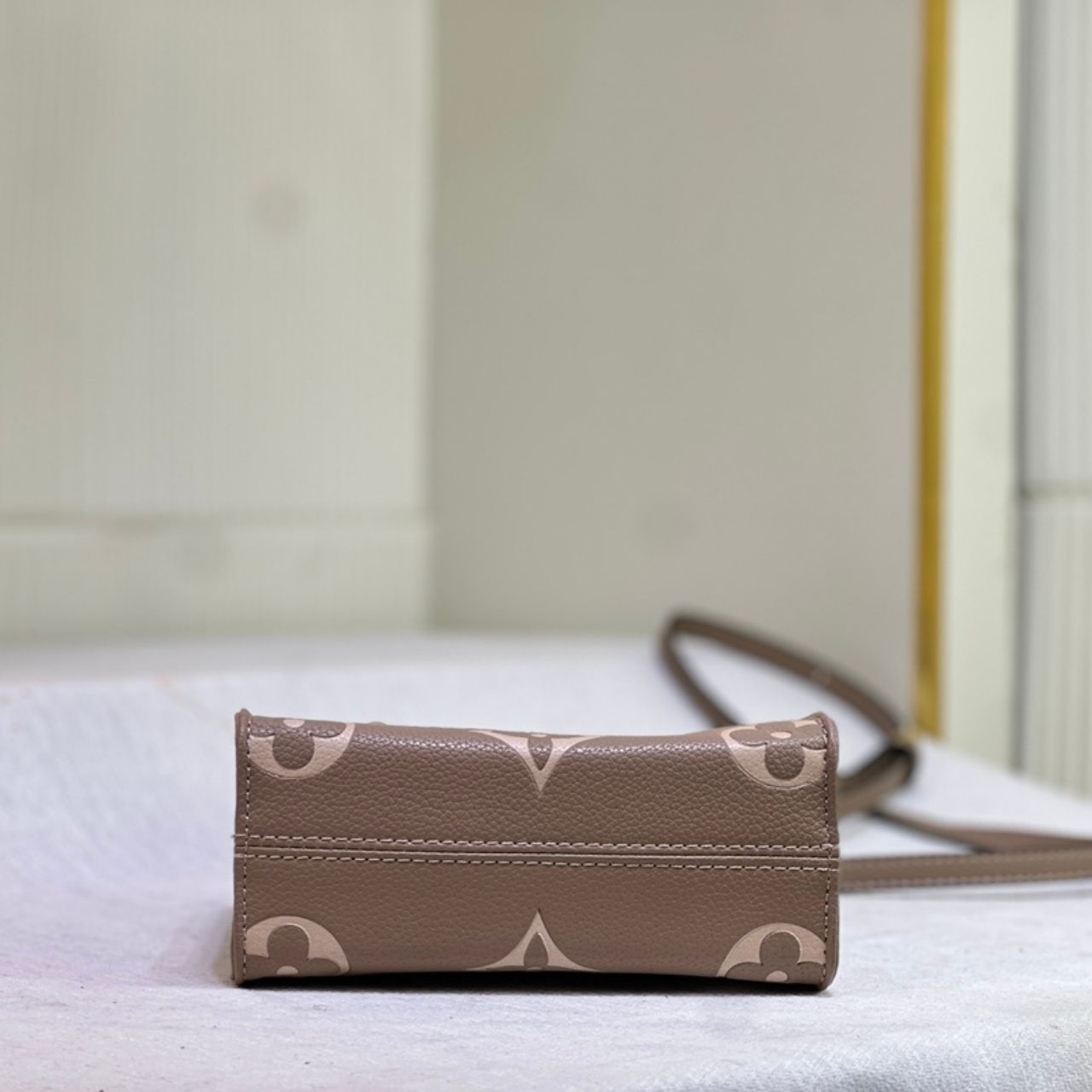 Louis Vuitton OnTheGo PM Monogram Empreinte Tourterelle Beige Cream 18cm M45779 - Image 7