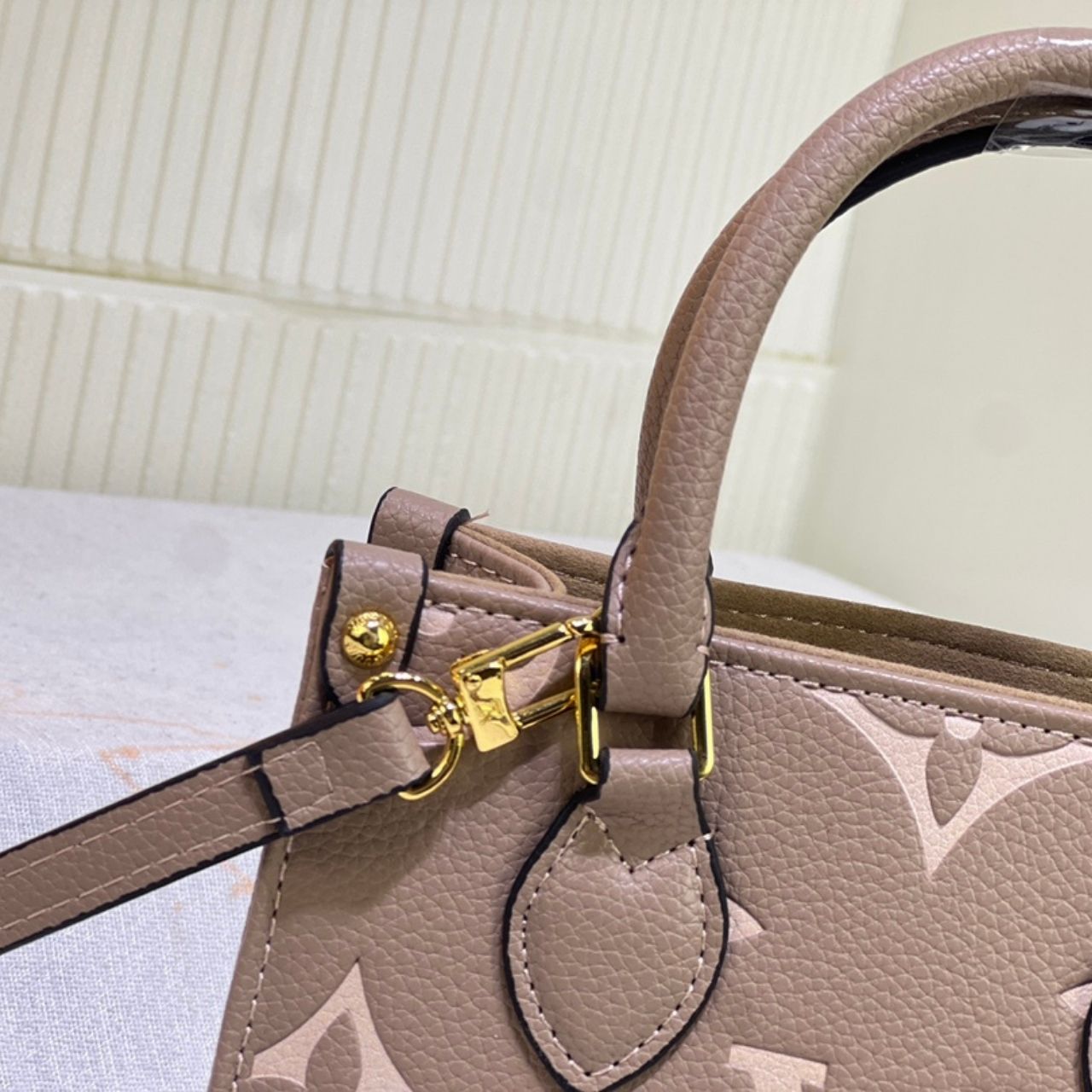 Louis Vuitton OnTheGo PM Monogram Empreinte Tourterelle Beige Cream 18cm M45779 - Image 10