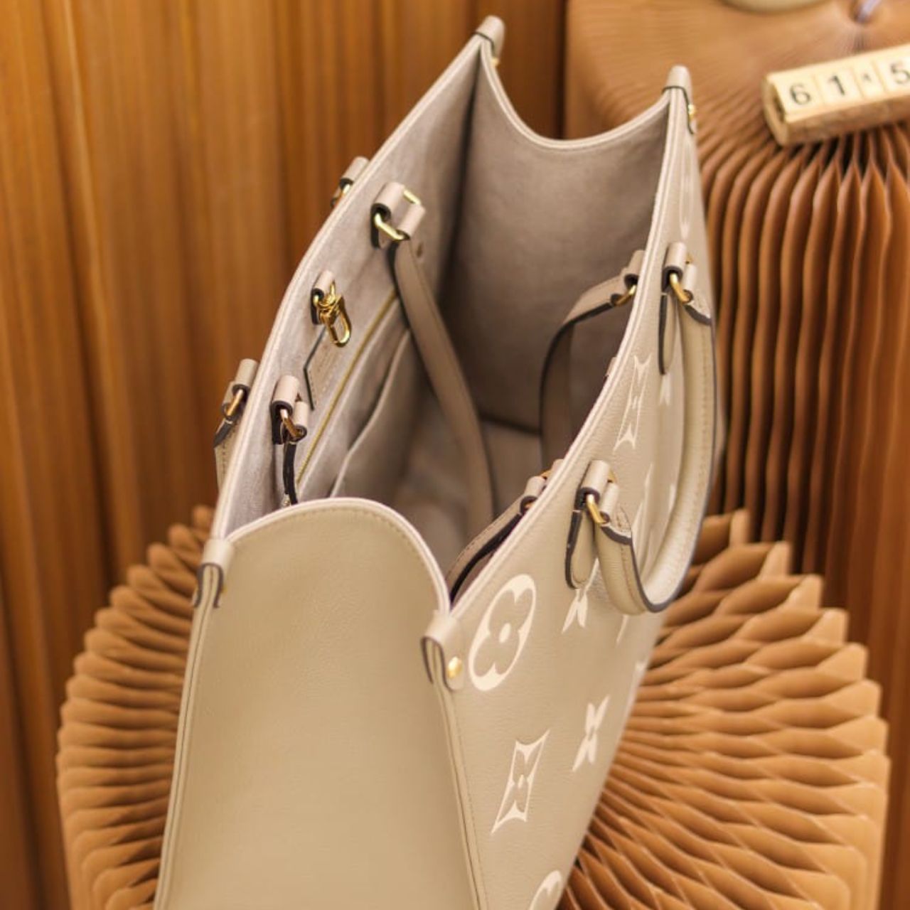 Prestige Edition - Louis Vuitton OnTheGo MM Tourterelle Beige Cream 35cm M45494 - Image 7