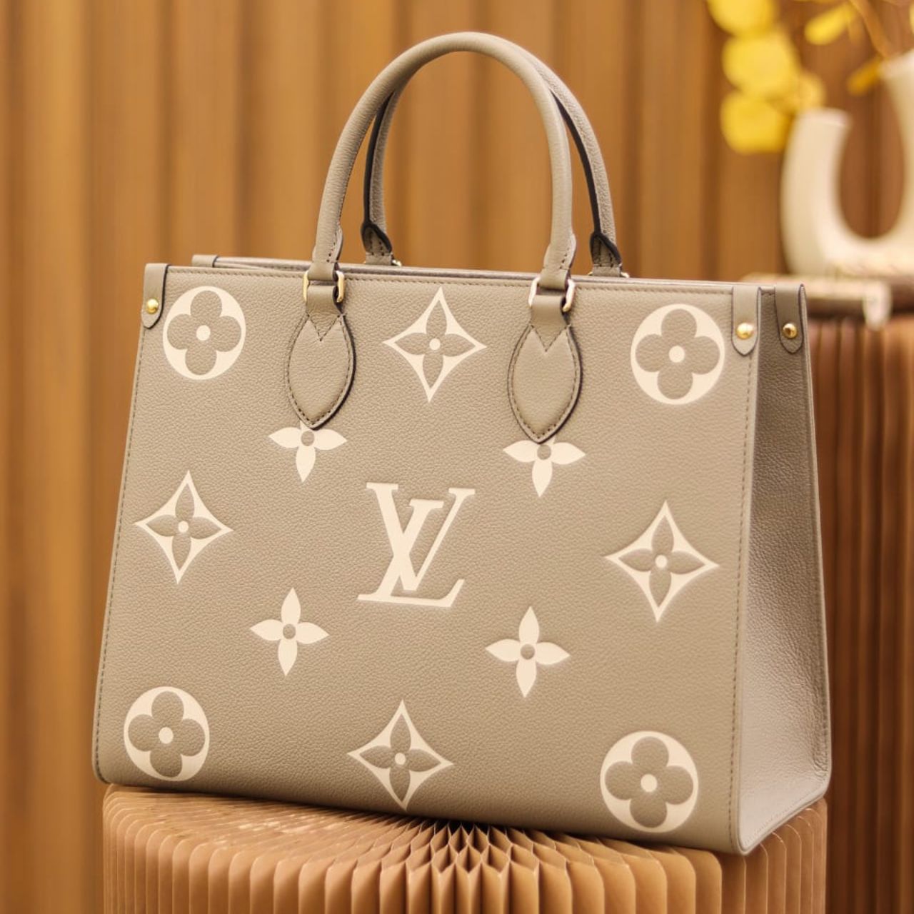 Prestige Edition - Louis Vuitton OnTheGo MM Tourterelle Beige Cream 35cm M45494 - Image 4