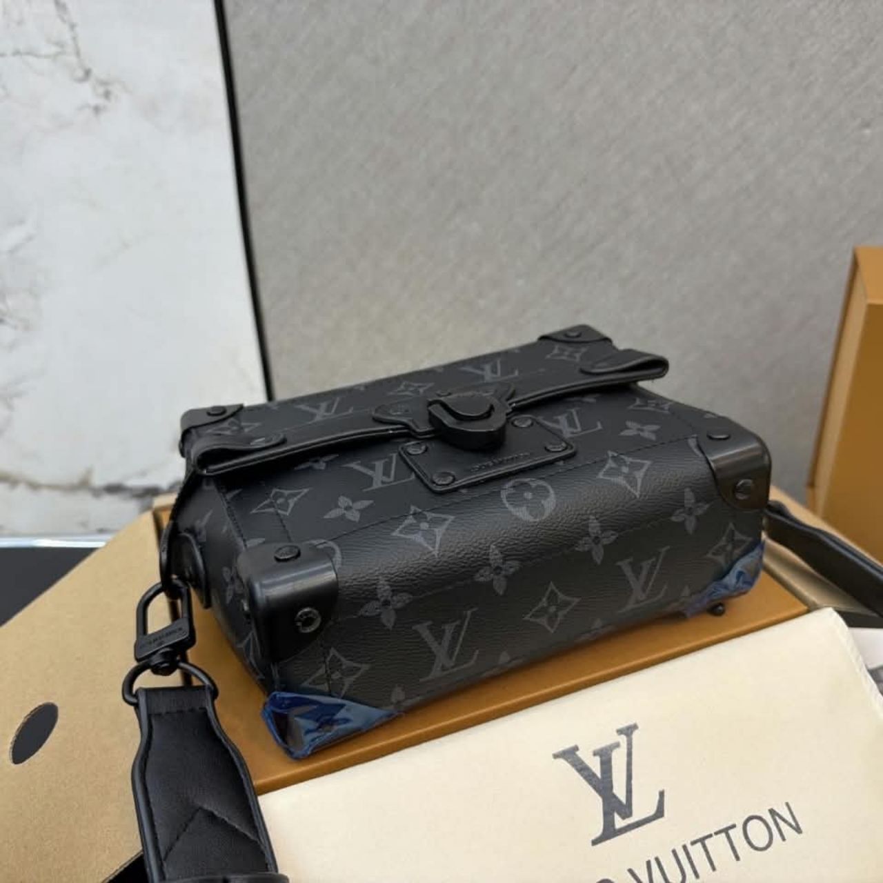 Louis Vuitton Soul Trunk Monogram Eclipse 19cm M11743 - Image 4