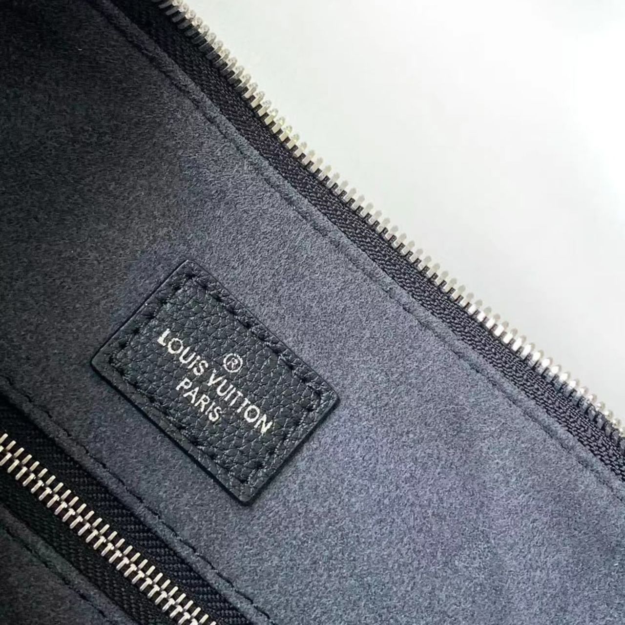 Prestige Edition – Louis Vuitton Beaubourg Hobo MM Black 32cm - Image 7